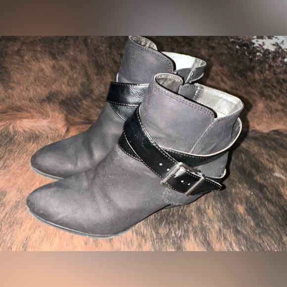 Life Stride Black Ankle Booties with Buckle Detail - Picture 2 of 11